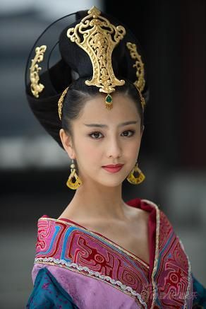 http://cosmeticschinaagency.com/wp-content/uploads/2015/06/chinese-hanfu.jpg